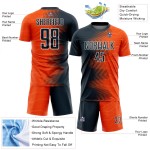 Maillot de football personnalisé à sublimation avec dégradé de flèches orange, bleu marine et blanc Maillot de football personnalisé à sublimation avec dégradé de flèches orange, bleu marine et blanc