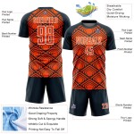 Maillot de football personnalisé à motif géométrique orange, bleu marine et blanc, sublimé Maillot de football personnalisé à motif géométrique orange, bleu marine et blanc, sublimé